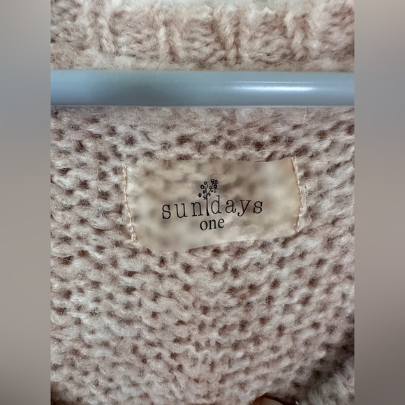 Sundays One Blush Pink Fringed chunky oversized Sweater size small - Picture 2 of 5